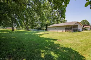 318 Greenwood Dr, Williamstown, WV 26187 - Photo 4