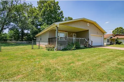 318 Greenwood Drive, Williamstown, WV 26187 - Photo 14