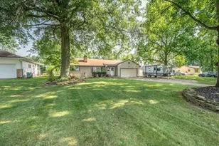 3832 Edinburgh Dr, Austintown, OH 44511 - Photo 2
