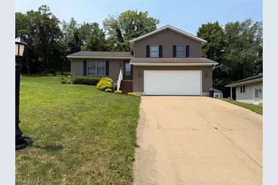 1016 Thomas Drive SW, New Philadelphia, OH 44663 - Photo 1