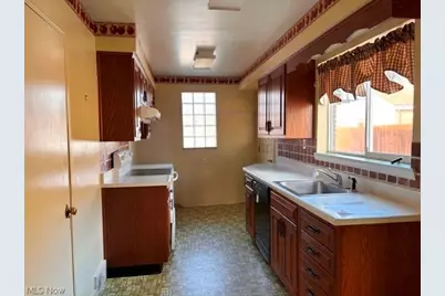 125 Bird Way, Weirton, WV 26062 - Photo 8