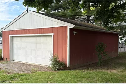 339 Belle Street SW, Hartville, OH 44632 - Photo 4