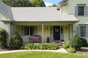 698 Deep Woods Dr, Aurora, OH 44202 - Photo 2