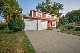 1674 Cloverview Dr, Green, OH 44685 - Photo 2
