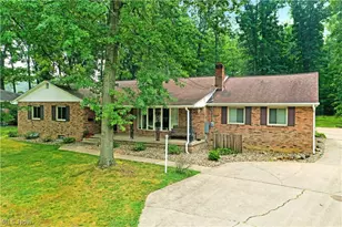 750 Blueberry Hill Dr, Canfield, OH 44406 - Photo 2