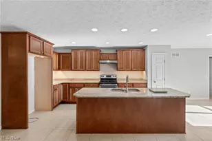 995 Flanders Dr, Wadsworth, OH 44281 - Photo 10