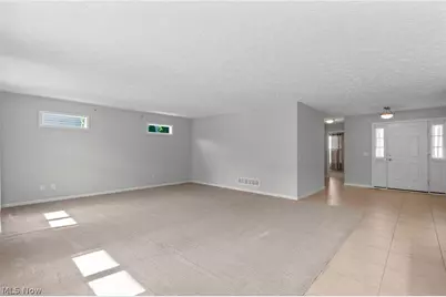 995 Flanders Drive, Wadsworth, OH 44281 - Photo 6