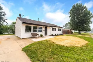 2402 NE Morris Ave, Canton, OH 44705 - Photo 4
