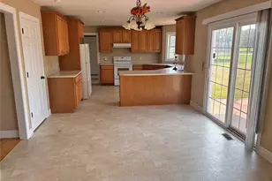 1196 Marigold St NW, Hartville, OH 44632 - Photo 4