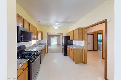 285 Village Drive #23, Green Hills, OH 44131 - Photo 6
