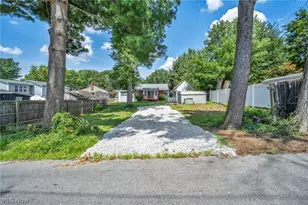 420 W Willowview Dr, Akron, OH 44319 - Photo 40