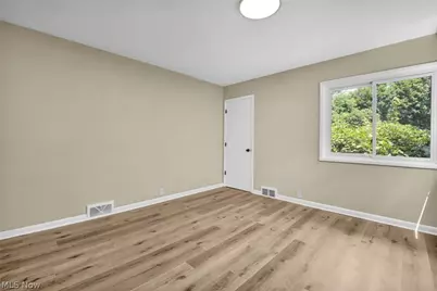 420 W Willowview Drive, Akron, OH 44319 - Photo 18