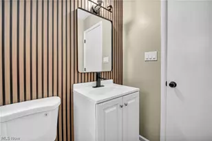 420 W Willowview Dr, Akron, OH 44319 - Photo 22