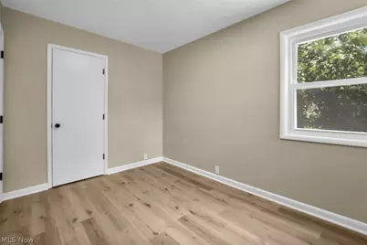 420 W Willowview Drive, Akron, OH 44319 - Photo 20