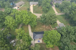 727 Sleepy Hollow Dr, Uniontown, OH 44685 - Photo 2