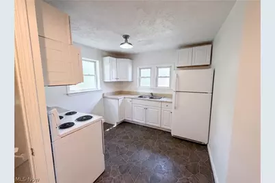 736 Bettes Avenue, Akron, OH 44310 - Photo 8