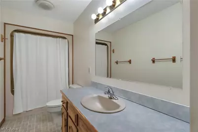 11785 Arbor Glen Drive, Chardon, OH 44024 - Photo 4