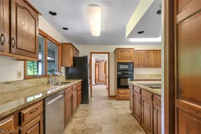 11785 Arbor Glen Drive, Chardon, OH 44024 - Photo 8