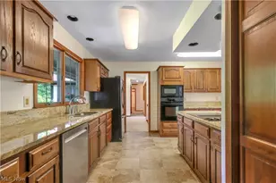 11785 Arbor Glen Dr, Chardon, OH 44024 - Photo 8