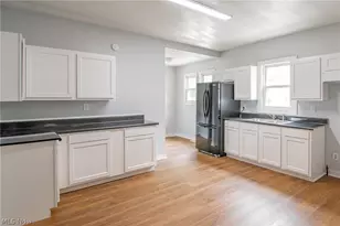 665 Thayer St, Akron, OH 44310 - Photo 8