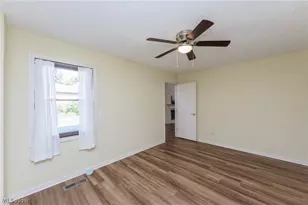 5211 Parkhurst Dr, Sheffield Village, OH 44054 - Photo 6