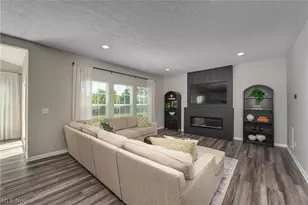 8133 Ashford Cir, North Ridgeville, OH 44039 - Photo 12