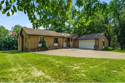 3602 Heatherwood Circle NW, North Canton, OH 44720 - Photo 2