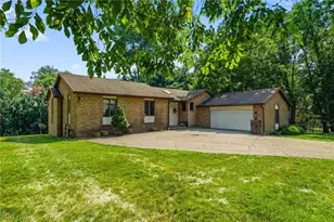 3602 Heatherwood Cir NW, North Canton, OH 44720 - Photo 2