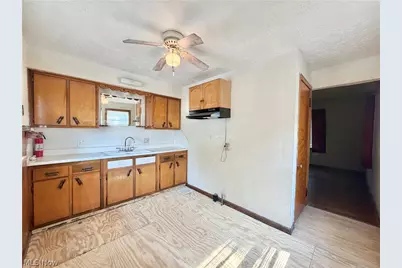 1611 27th Street NE, Canton, OH 44714 - Photo 8