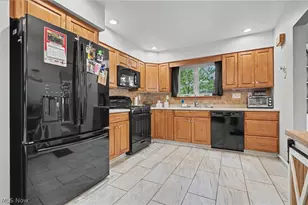 3877 Ayrshire Dr, Youngstown, OH 44511 - Photo 2