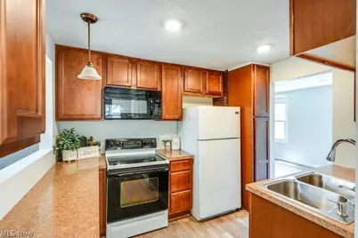 2284 Markey Street, Akron, OH 44319 - Photo 4