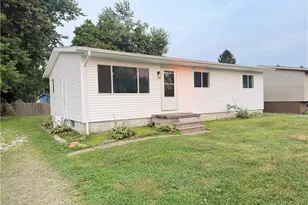 573 Chestnut St, Newcomerstown, OH 43832 - Photo 2