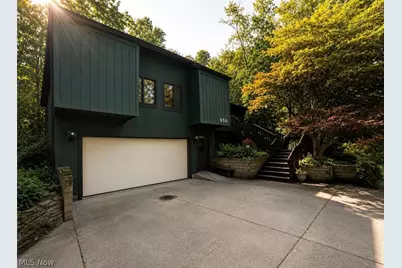950 Kingswood Drive, Akron, OH 44313 - Photo 1