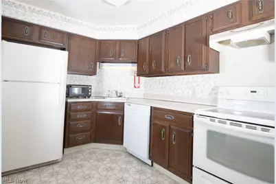 12550 Lake Avenue #810, Oakwood, OH 44107 - Photo 10