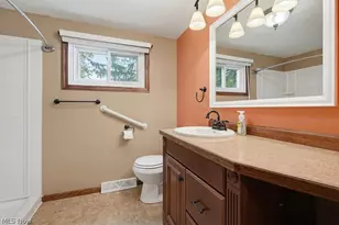 6069 Peach St NE, Louisville, OH 44641 - Photo 18