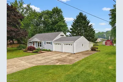 6069 Peach Street NE, Louisville, OH 44641 - Photo 2