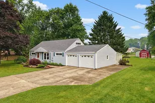 6069 Peach St NE, Louisville, OH 44641 - Photo 2