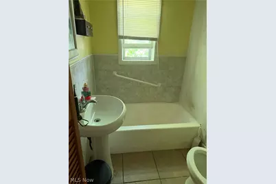 327 Cayuga Avenue NW, Canton, OH 44708 - Photo 10