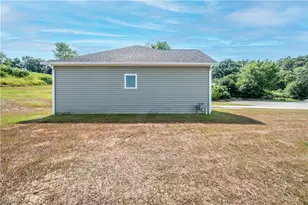 135 Hillside Dr, East Palestine, OH 44413 - Photo 6