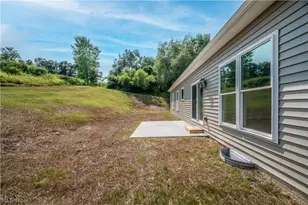 135 Hillside Dr, East Palestine, OH 44413 - Photo 8