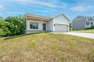 115 Hillside Dr, East Palestine, OH 44413 - Photo 2