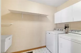 2823 Stratford Cir, Green, OH 44312 - Photo 22