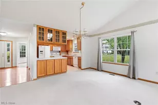 2823 Stratford Cir, Green, OH 44312 - Photo 8