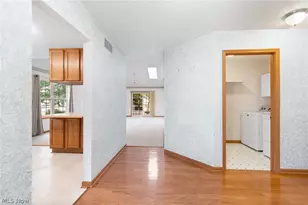 2823 Stratford Cir, Green, OH 44312 - Photo 4