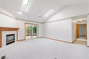 2823 Stratford Cir, Green, OH 44312 - Photo 6