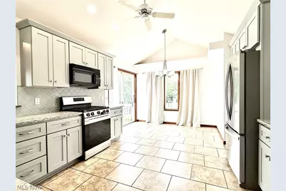 7673 Buchanan Drive, Youngstown, OH 44512 - Photo 8
