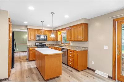 7351 Ashburton Circle NW, North Canton, OH 44720 - Photo 8