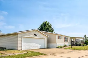 356 Golfway Dr, Painesville, OH 44077 - Photo 2