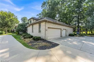 416 Castle Pines Dr, Akron, OH 44333 - Photo 42