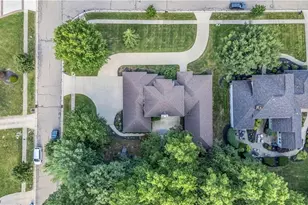 416 Castle Pines Dr, Akron, OH 44333 - Photo 4